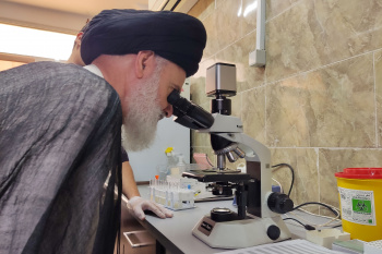بازدید آیت‌الله حسینی بوشهری از مرکز درمان ناباروری جهاد دانشگاهی قم