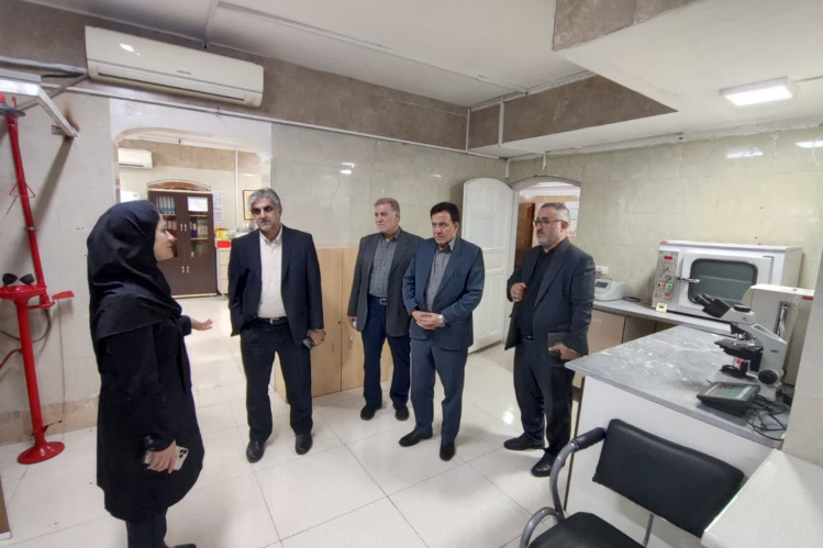 بازدید مدیر موسسه کار و امور اجتماعی از مرکز درمان ناباروری جهاد دانشگاهی قم