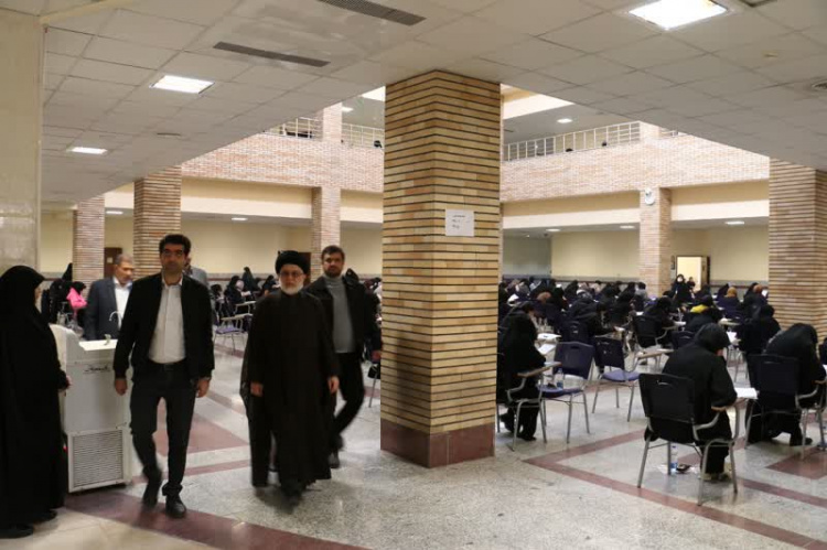 آزمون کادر اداری قوه قضاییه در قم برگزار شد