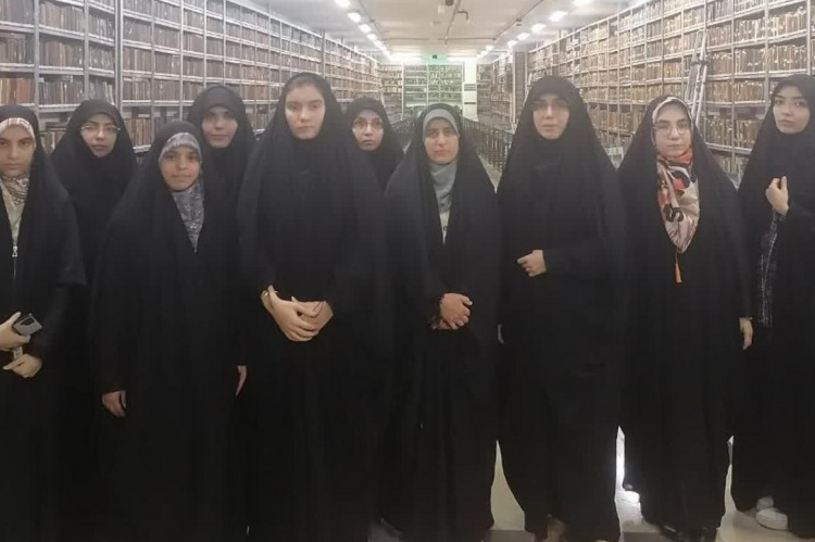 دانشجویان از کتابخانه ماندگار آیت الله مرعشی نجفی بازدید کردند