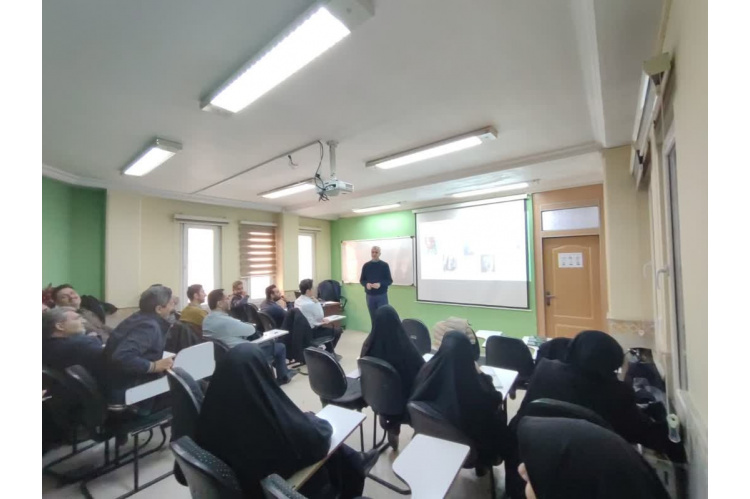 کارکنان برق استان قم با مبانی مدیریت و نظام پیشنهادات آشنا شدند