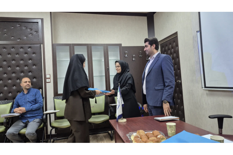 آیین تجلیل از اساتید مرکز زبان جهاددانشگاهی قم