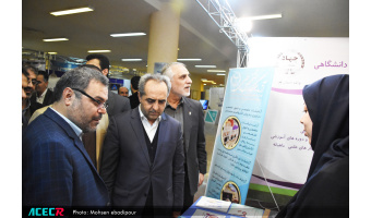 بازدید استاندار قم از غرفه جهاد دانشگاهی در نماشگاه هفته پژوهش